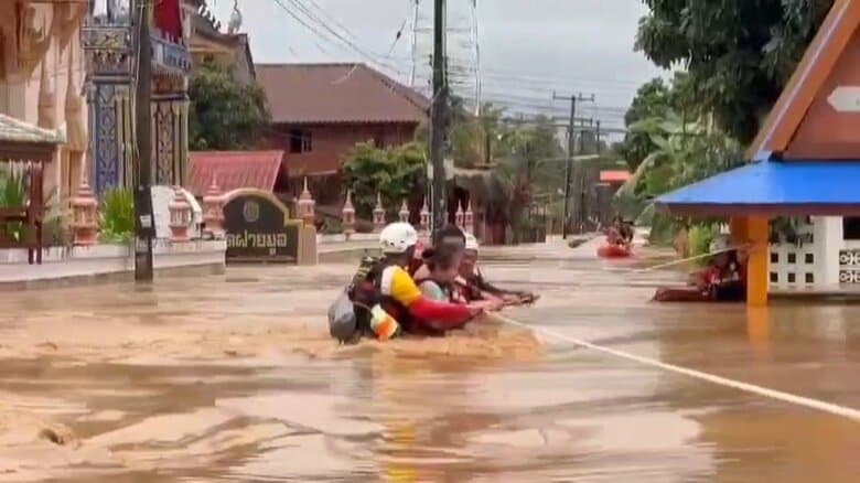 記録的大雨で鉄砲水や洪水発生　2人死亡、1万6000人以上被災　24時間雨量300ミリ超…橋が流されるなどの被害　タイ｜FNNプライムオンライン