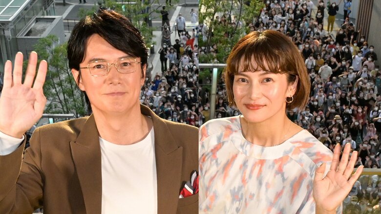 福山雅治、ファンのおかげで苦手克服？柴咲コウと「ガリレオ」最新作“ファンミ”に登場 7000人がお出迎え｜FNNプライムオンライン