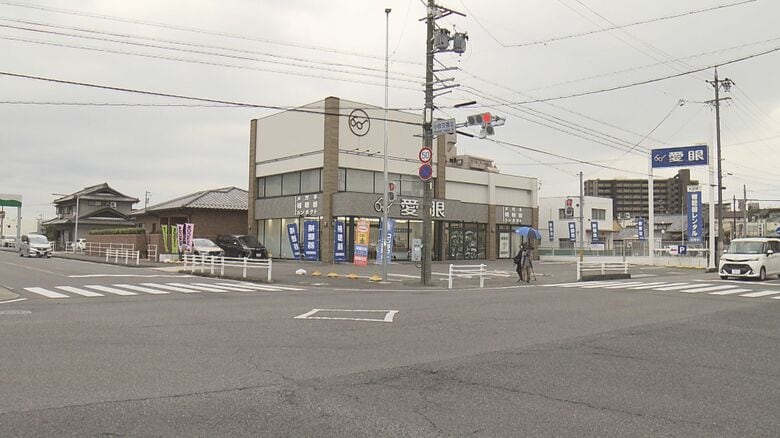 左折に巻き込まれる形…横断歩道を渡っていた82歳男性が87歳女運転の軽自動車にはねられ死亡 女を現行犯逮捕｜FNNプライムオンライン