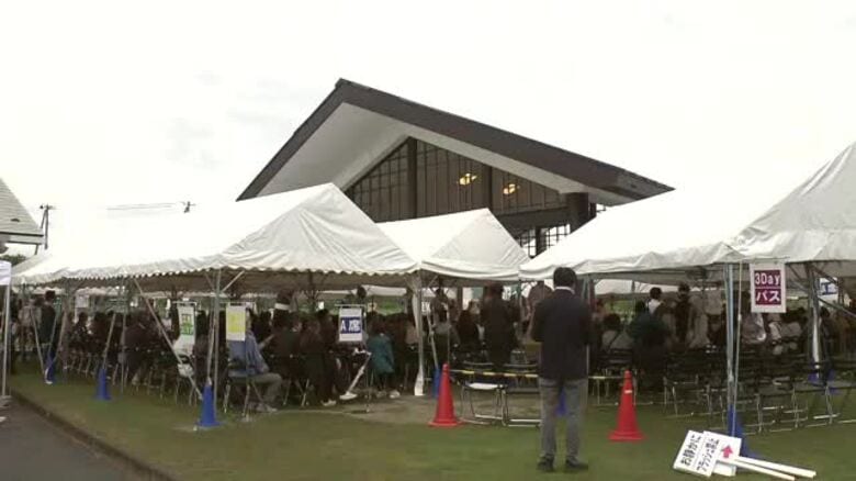 大相撲・荒汐部屋が福島市で夏合宿　朝稽古を公開　地元に凱旋の若隆景に歓声　6日に優勝パレード　｜FNNプライムオンライン