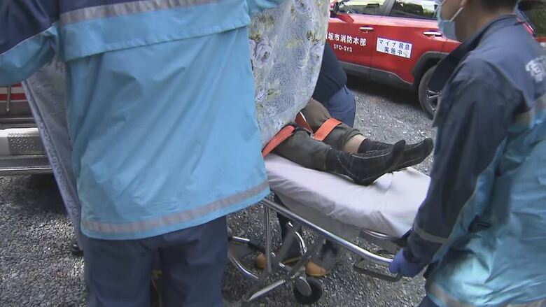 キノコを探し…山の中で1人「どこにいるか分からない」　一夜明け、警察が15人態勢で捜索　男性を無事発見　マツタケ採りで死亡、約70ｍ滑落も　相次ぐ「キノコ採り遭難」｜FNNプライムオンライン