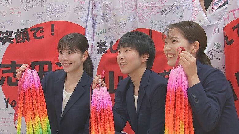 再春館製薬所バドミントン部で山口茜選手と“シダマツ”ペアのパリ五輪壮行会「3人で力合わせ笑顔で帰ってきたい」｜FNNプライムオンライン