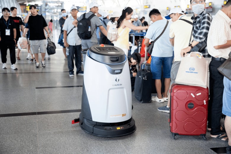 Gausium（高仙ロボット）、空港向け清掃ロボットの導入台数が世界で1,500台を突破