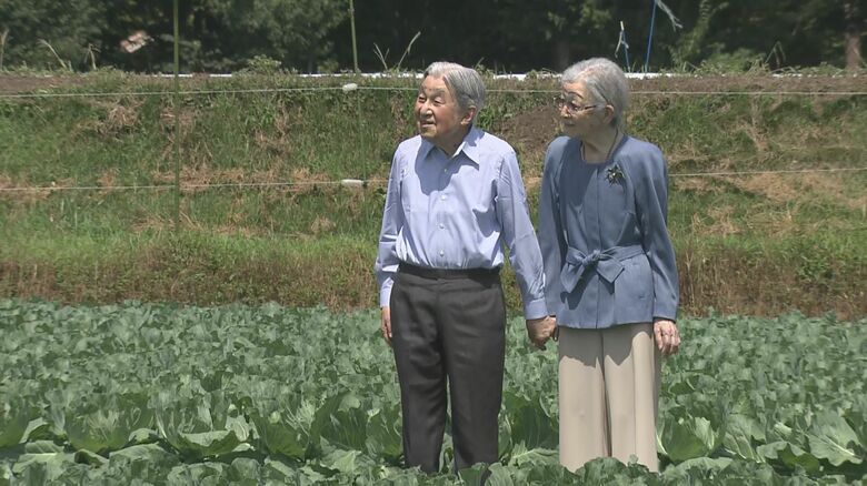 「良く育ってるみたいだね」　上皇ご夫妻が大日向開拓地を散策　キャベツの育ち具合も気にされて...　軽井沢町で29日まで静養｜FNNプライムオンライン