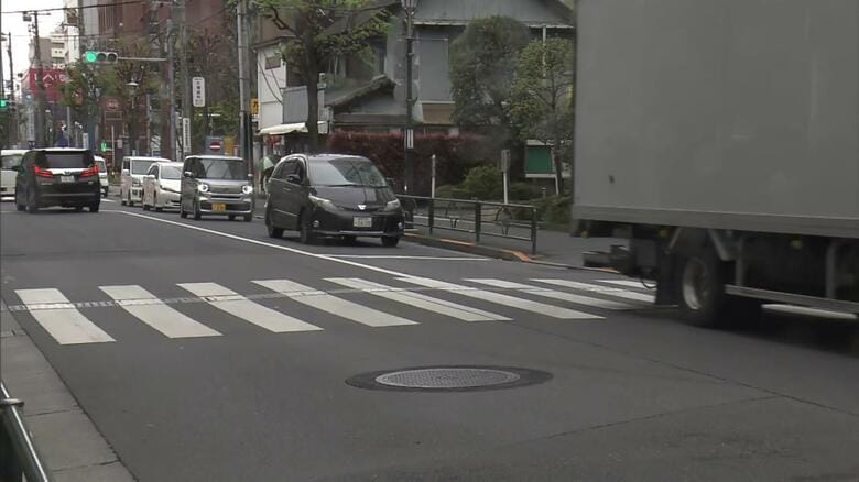 車も多い交差点