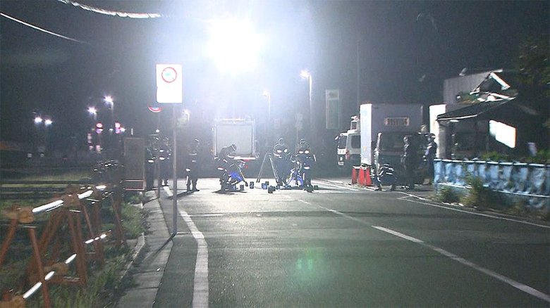ひき逃げで男性死亡 道路の中央で倒れる
