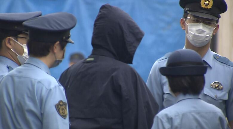 送検される小野寺章仁被告（2023年7月8日撮影）