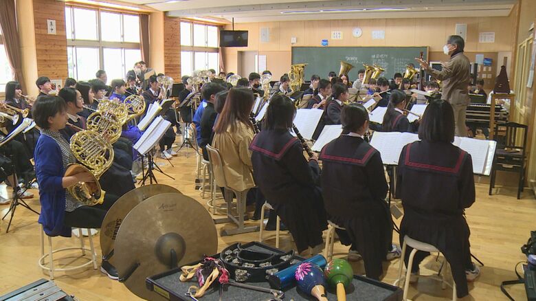 千曲市と坂城町の中学校5校の生徒50人が一緒に練習