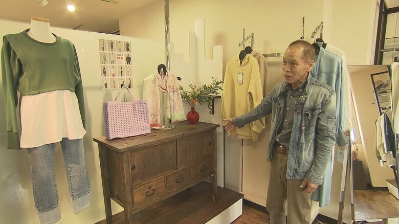 趣味で古民具をリメイクした陳列棚をブティックに置いた