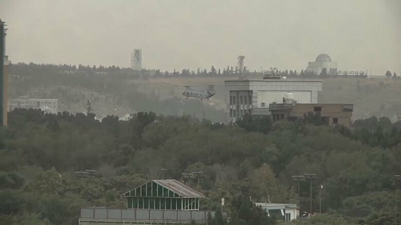 アメリカ政府は国外退避の支援のために、空港などに部隊を追加派遣