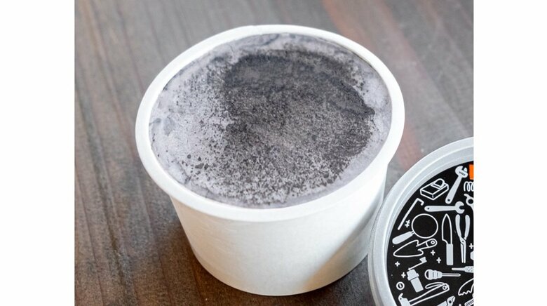 鉄粉のかかっているアイス