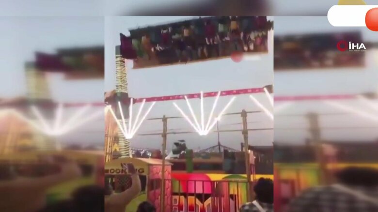 乗客を乗せた巨大回転ブランコが落下する瞬間（2）