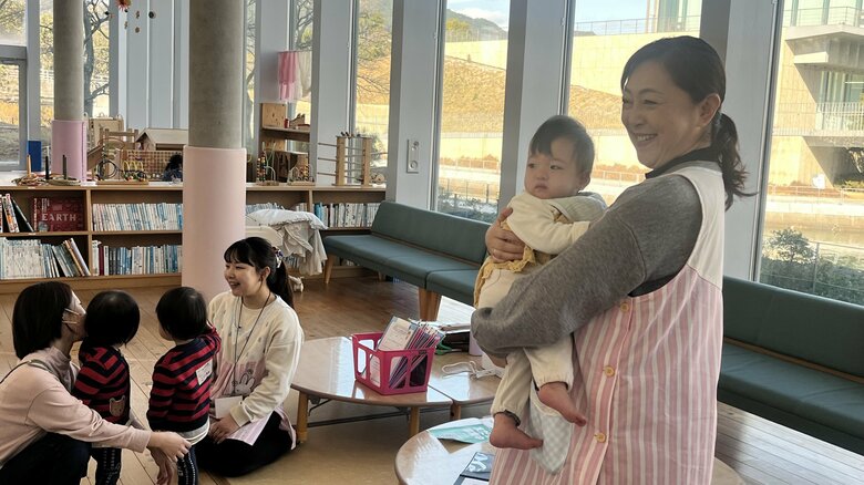 参加親子を見守る大原万里亜園長