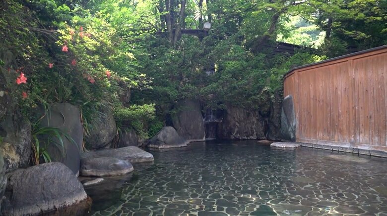 

露天大岩風呂は越後湯沢エリア最大級の広さ

露天大岩風呂は越後湯沢エリア最大級の広さ