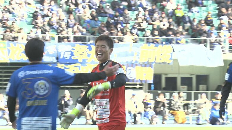 笑顔を見せる西川周作選手