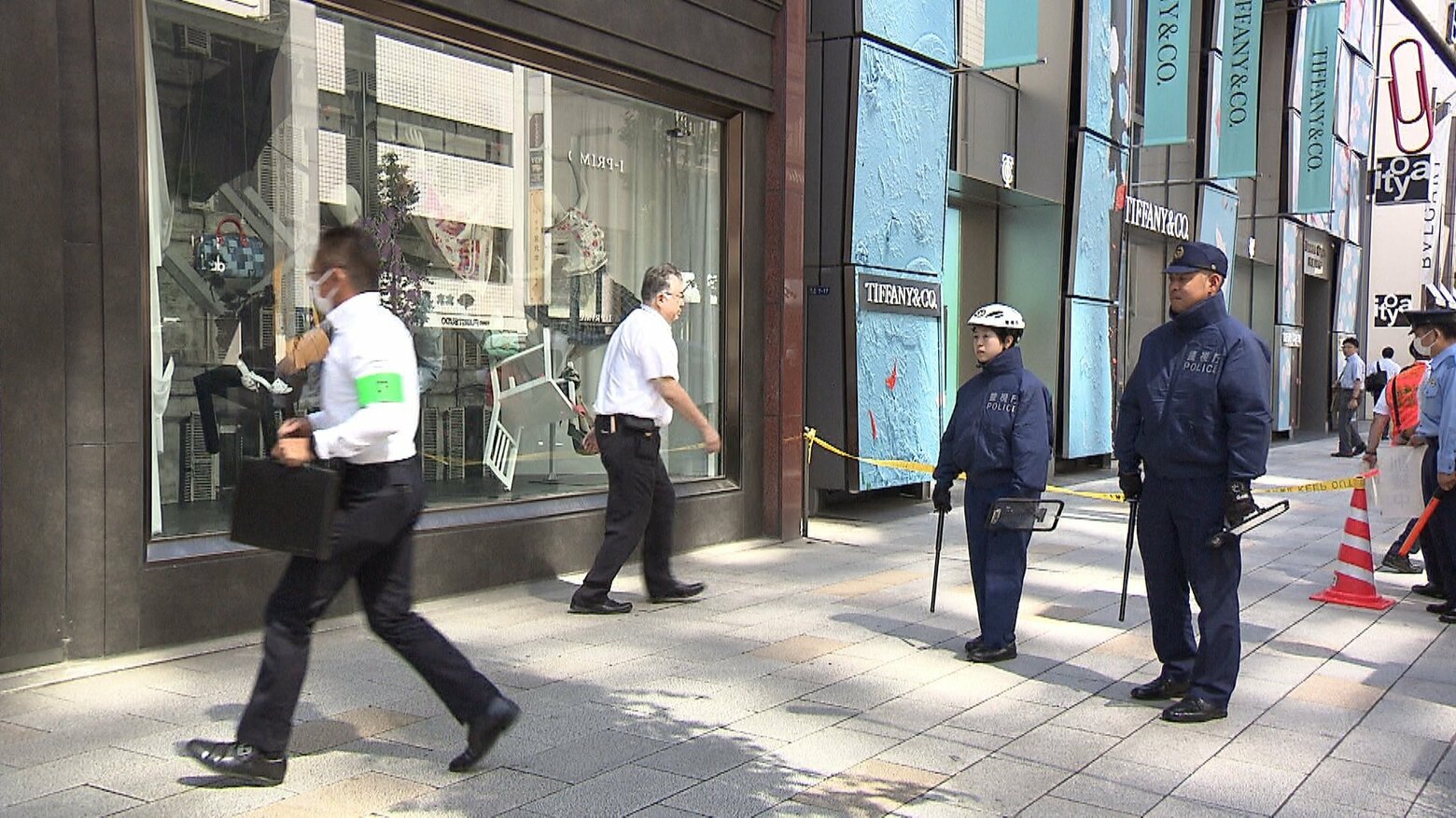 “仮面強盗”が起きた銀座で貴金属強盗事件に対処する訓練|FNNプライムオンライン