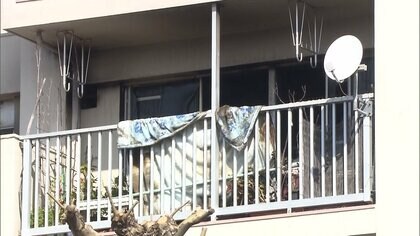 集合住宅の火事で80代男性死亡…1人暮らしの住人か　隣の部屋や廊下など延焼　住人3人がけが　東京・調布市