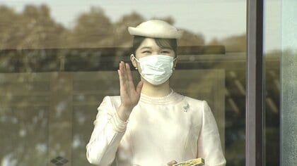愛子さま初出席・天皇誕生日の一般参賀 装いから見える“気遣い”と国民に寄り添う姿