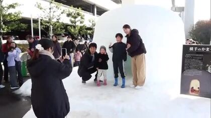 大阪国際空港で秋田をPR　「かまくら」と「なまはげ」が登場
