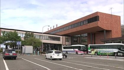 秋田空港「戦闘機訓練に使わず」削除へ　特定利用指定巡り県が方針　沼谷秋田市長「住民への十分な配慮を」