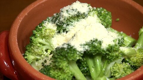 野菜の王様「小ぶりで高い」ブロッコリー“3倍”に高騰　記録的な長雨が影響　畑一部が水浸し、収穫量3割減の農家も