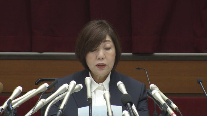 会見に臨む林真理子理事長