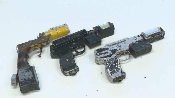 「光」で知らせるピストルを開発