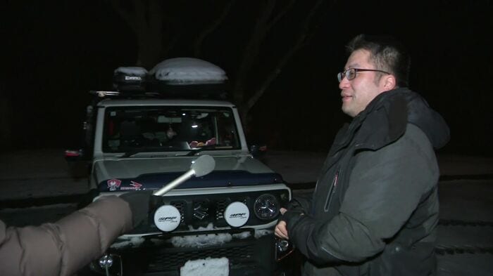 いつでもどこでも寝られるようにして食料や水も積み避難