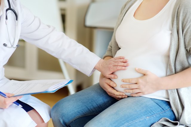 「急な里帰り出産は控えて」新型コロナ不安の妊婦に呼びかけ…日本産科婦人科学会に聞いた