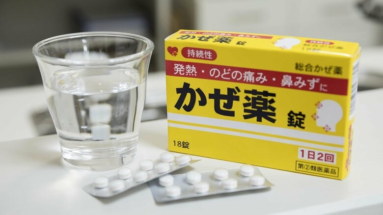 風邪薬と解熱鎮痛剤を一緒に飲むと胃痛に？市販の総合風邪薬と「特定の症状に効く薬」を併用してはいけない理由｜FNNプライムオンライン