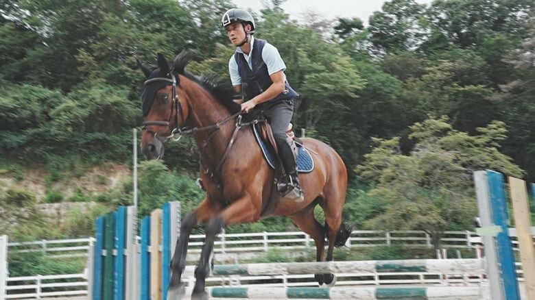 馬術で92年ぶりにメダル獲得『初老ジャパン』の真実　世界で戦うため家族と離れて技術を磨く日々　陰で支える家族との絆｜FNNプライムオンライン
