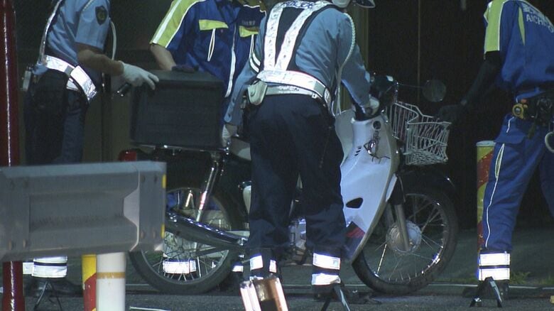 原付バイクが近くに…57歳女性が交差点で車にはねられ意識不明の重体 車は逃走しひき逃げ事件として捜査｜FNNプライムオンライン
