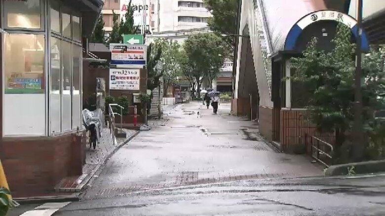 【速報】殺人未遂の疑いで職業不詳の52歳男を逮捕　25歳女性が路上で刺された事件　「意味がわからない」と容疑否認　福岡・北九州市｜FNNプライムオンライン
