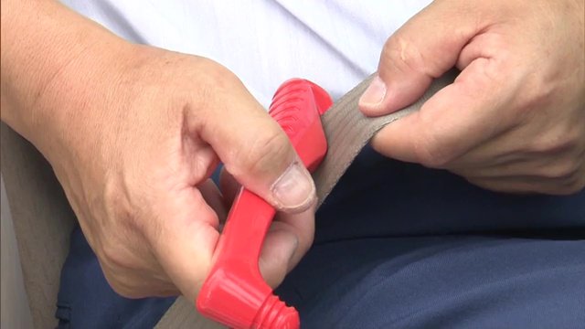 シートベルトのバックルが変形し外れない場合も　カッターがあると助かる
