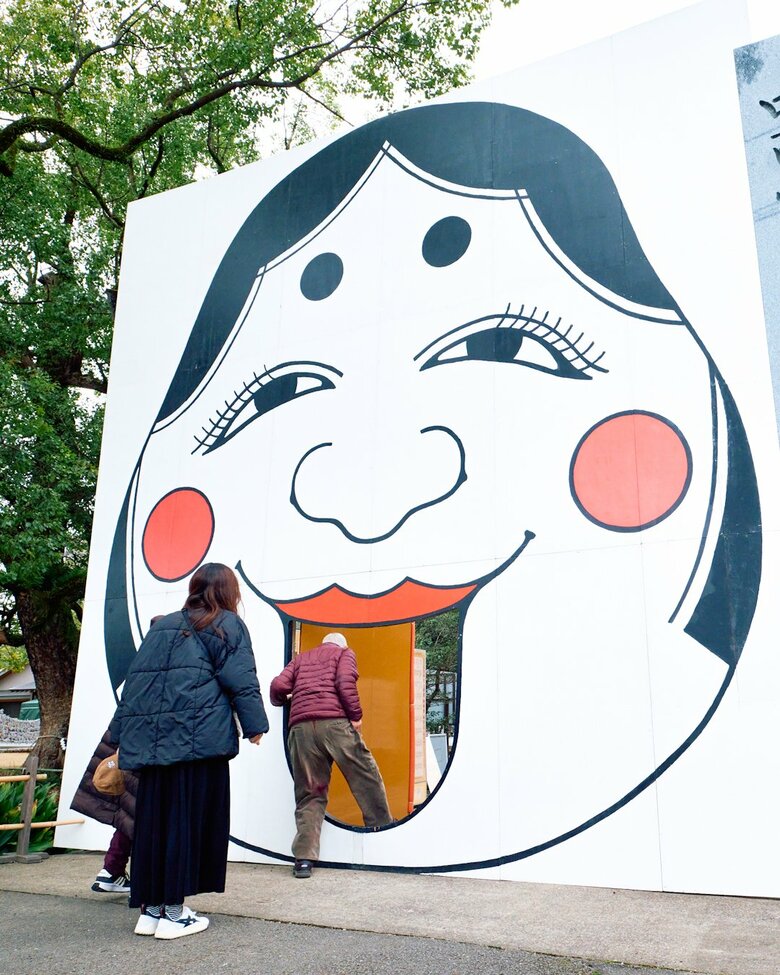 大きな口をくぐると日本一の福を呼び込める