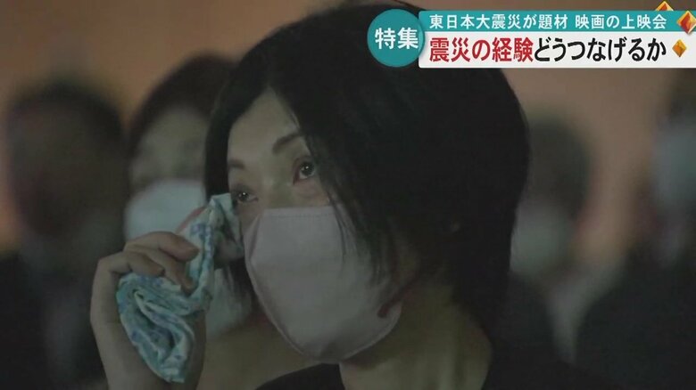 心を打たれ涙する来場者も