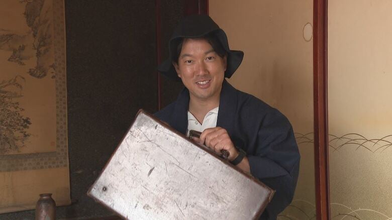 部屋には「金田一耕助なりきりセット」も用意される