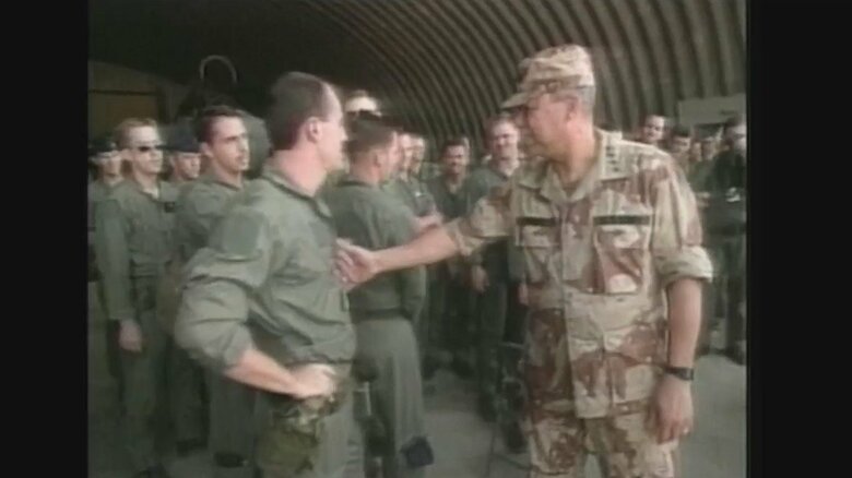 湾岸戦争での指導力が高く評価されパウエル氏は国民的英雄となった