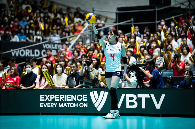 ピンチサーバーで投入された石川真佑（写真：©️FIVB）