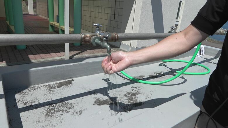 蛇口からは“お湯”