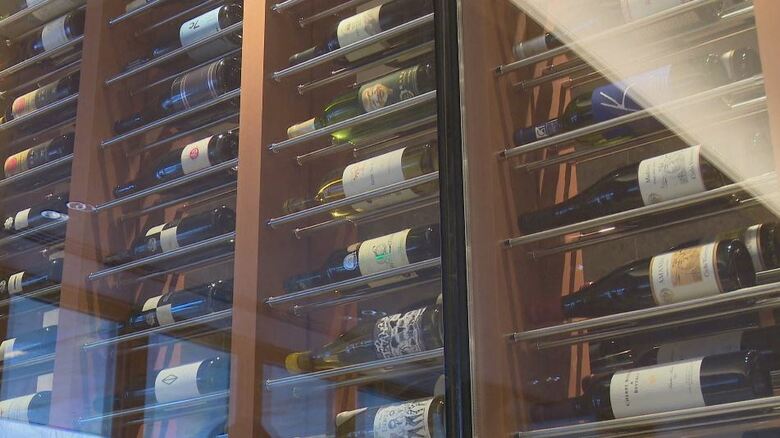 長野県産を中心に1000本を超えるワインを用意