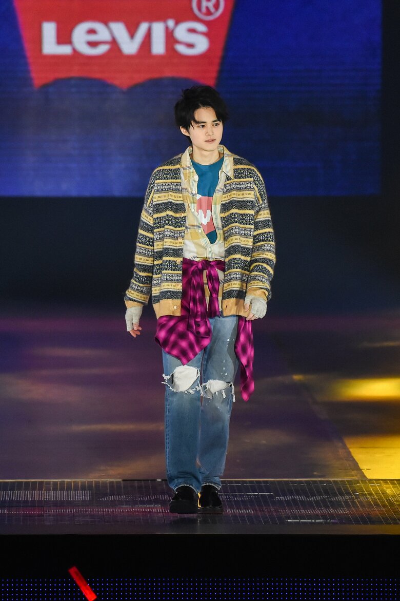 鈴鹿央士さん(C)Rakuten GirlsAward 2023 AUTUMN/WINTER