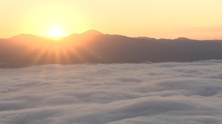 昔話の舞台で雲海広がる 岩手・遠野市