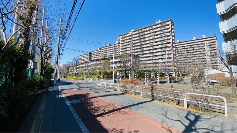 「右側駐車」した不審車の先に長官車が毎日通る角があった（東京・荒川区）