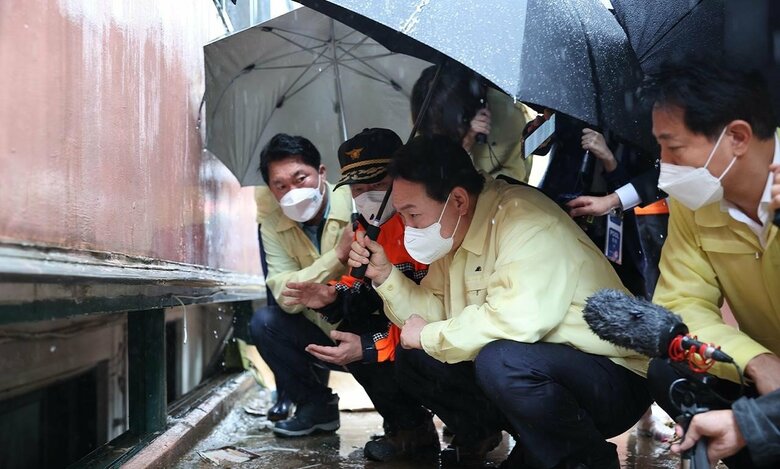 3人が死亡した現場を訪れた尹大統領（大統領室ホームページより）