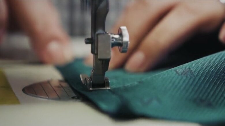 製造の様子（提供：笏本縫製）