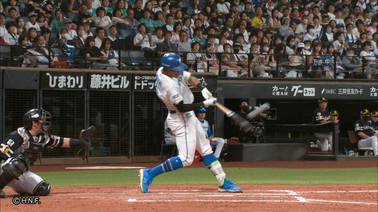 9月16日、サヨナラ2ランHRを放つ万波中正選手