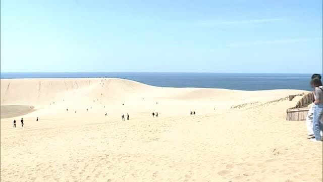 「暑すぎる～」山陰各地で季節外れの夏日…鳥取砂丘で男子高校生を熱中症疑いで救急搬送（鳥取）