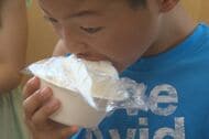 8月18日は「お米の日」小学生がおにぎり作り体験　「コメ作りや地産地消について学んで」農家のレクチャー受け、炊きたてのコシヒカリを塩むすびに「しょっぱみがあっておいしい」