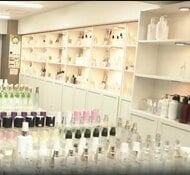 原油高騰でヘアサロンや化粧品業界にも影響　ラップやシャンプー容器…石油由来原料は調達困難に　値上げや欠品の可能性も